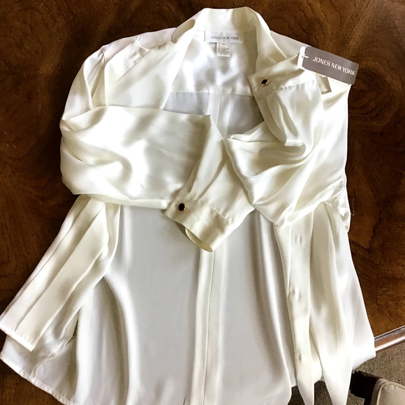 NWT Jones New York Satin Look Button Down Top-10 - Picture 2 of 9